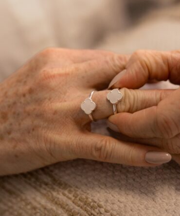 Anel Trevo em Madrepérola Natural – Prata 925